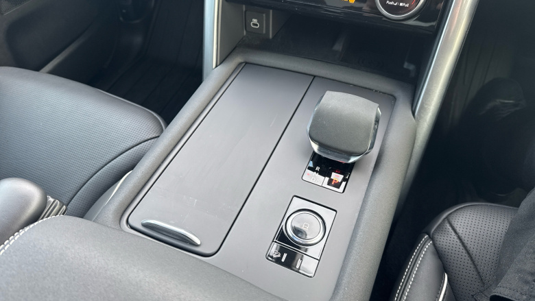 Land Rover Discovery 3.0 D300 Dynamic HSE 5dr Auto Diesel Station Wagon